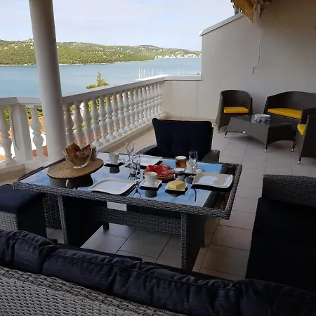 Dolores Apartment Tisno